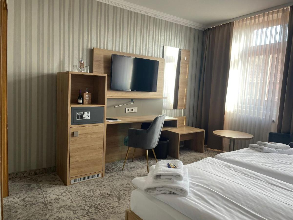 Hotel Schwarzer Adler Tangermünde מראה חיצוני תמונה