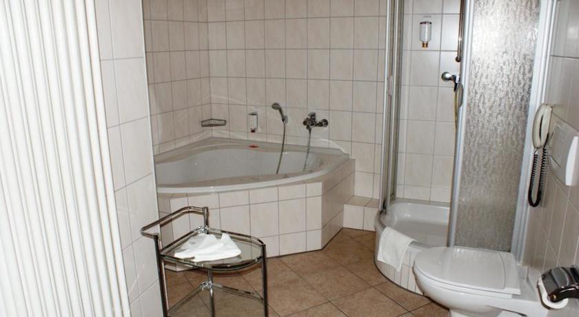 Hotel Schwarzer Adler Tangermünde חדר תמונה